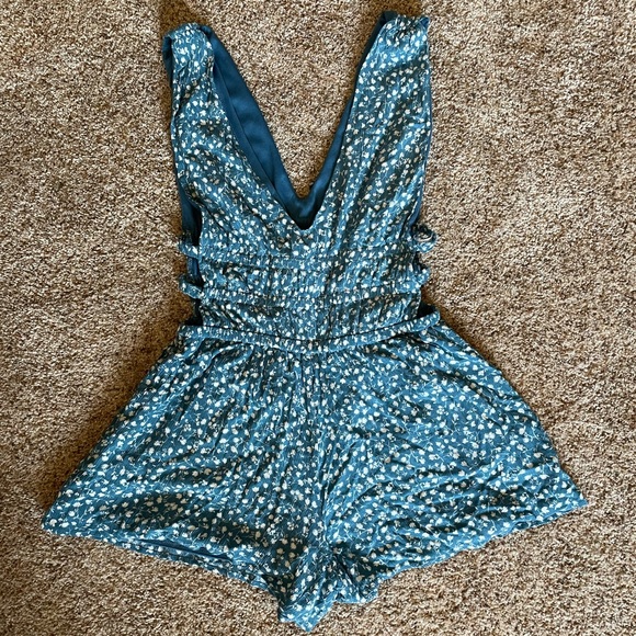 Blue floral romper with cut out on the side - Picture 1 of 1